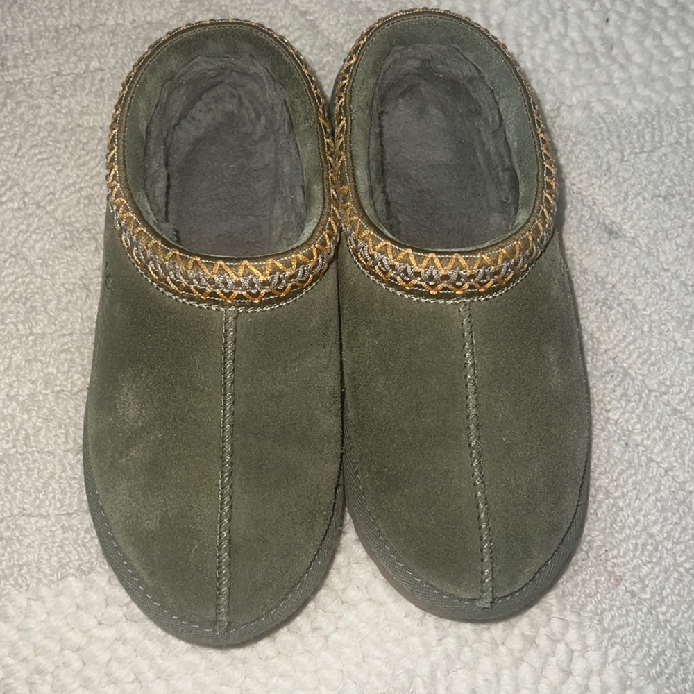 Used Ugg slip ons